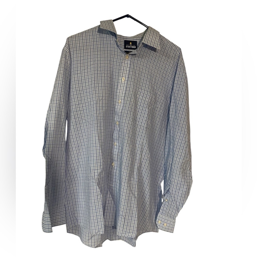 Stafford Men's Blue and White Checkered Shirt